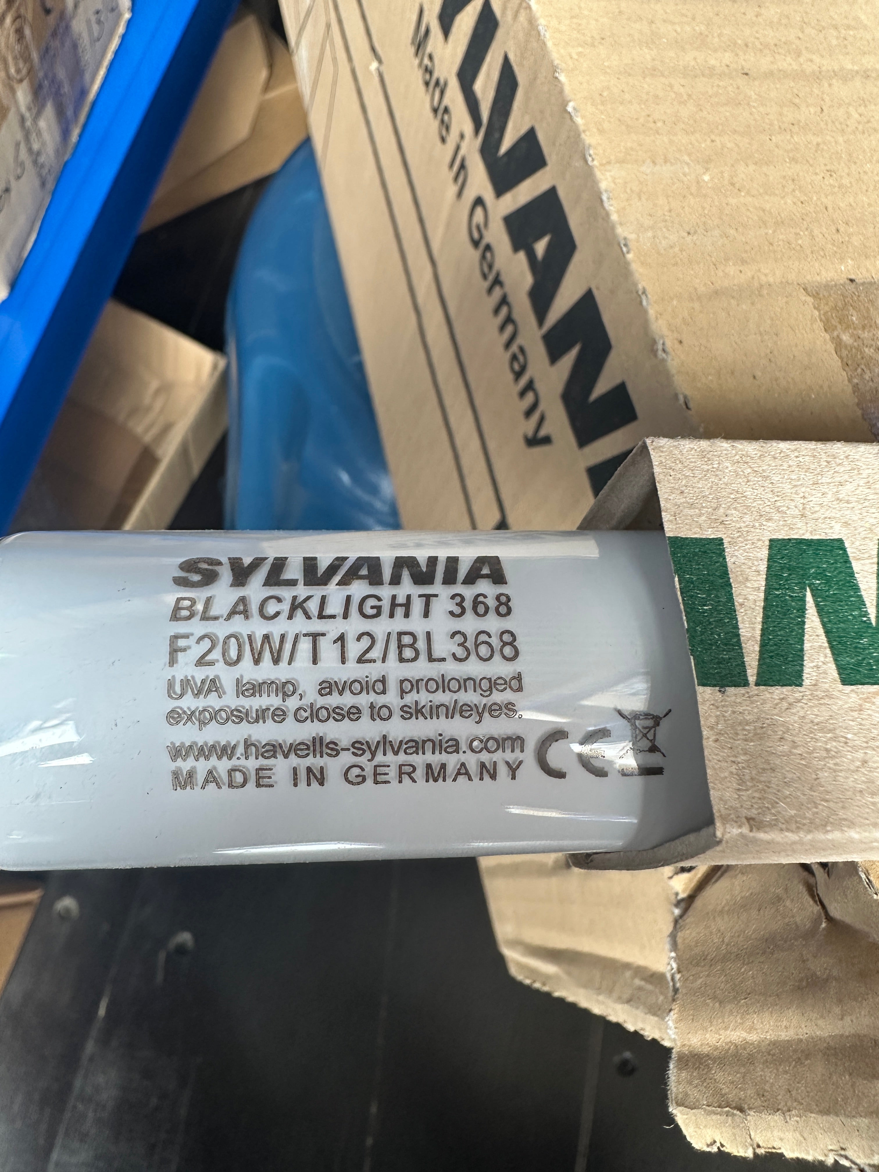 LAMP: T12 20W BLACKLIGHT WHITE